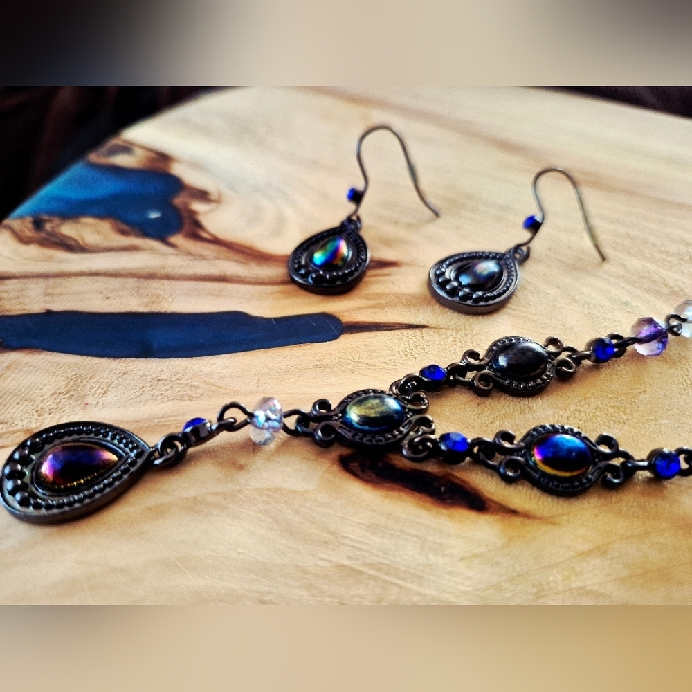 Avon Iridescent Black and Blue Necklace Set